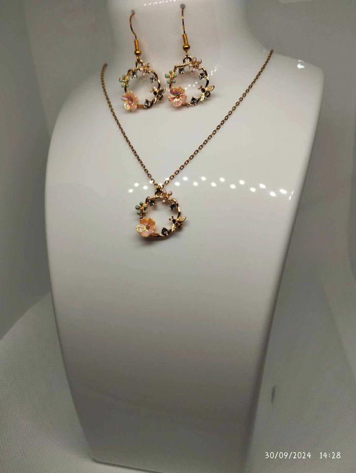 Parure fleurie collier et boucles d'oreilles - photo numéro 1