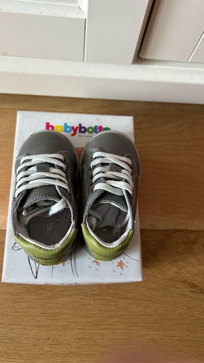 Chaussures premiers pas Babybotte neuves pointure 18 - photo numéro 1