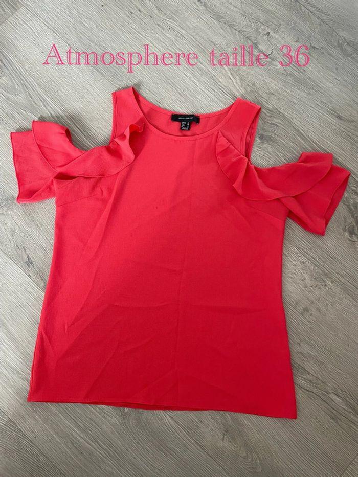 T-Shirt blouse rouge corail épaule ouverte à volant atmosphère taille 36 - photo numéro 1