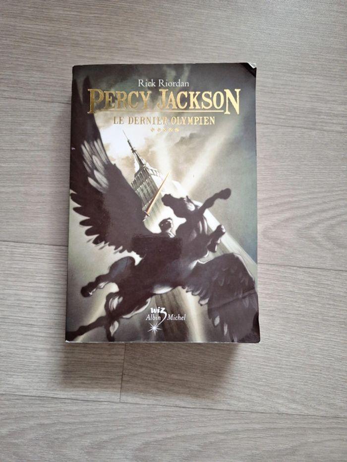 Percy Jackson  le dernier olympien  rick riordan - photo numéro 1