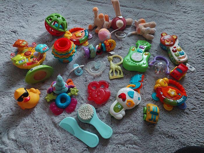 Lot jouets bébé - photo numéro 1