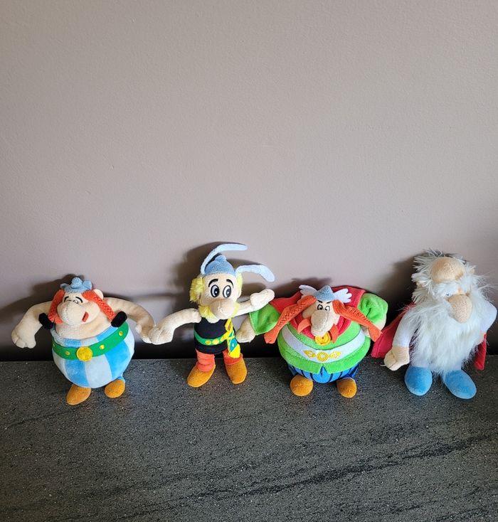 Lot 4 mini peluches Asterix