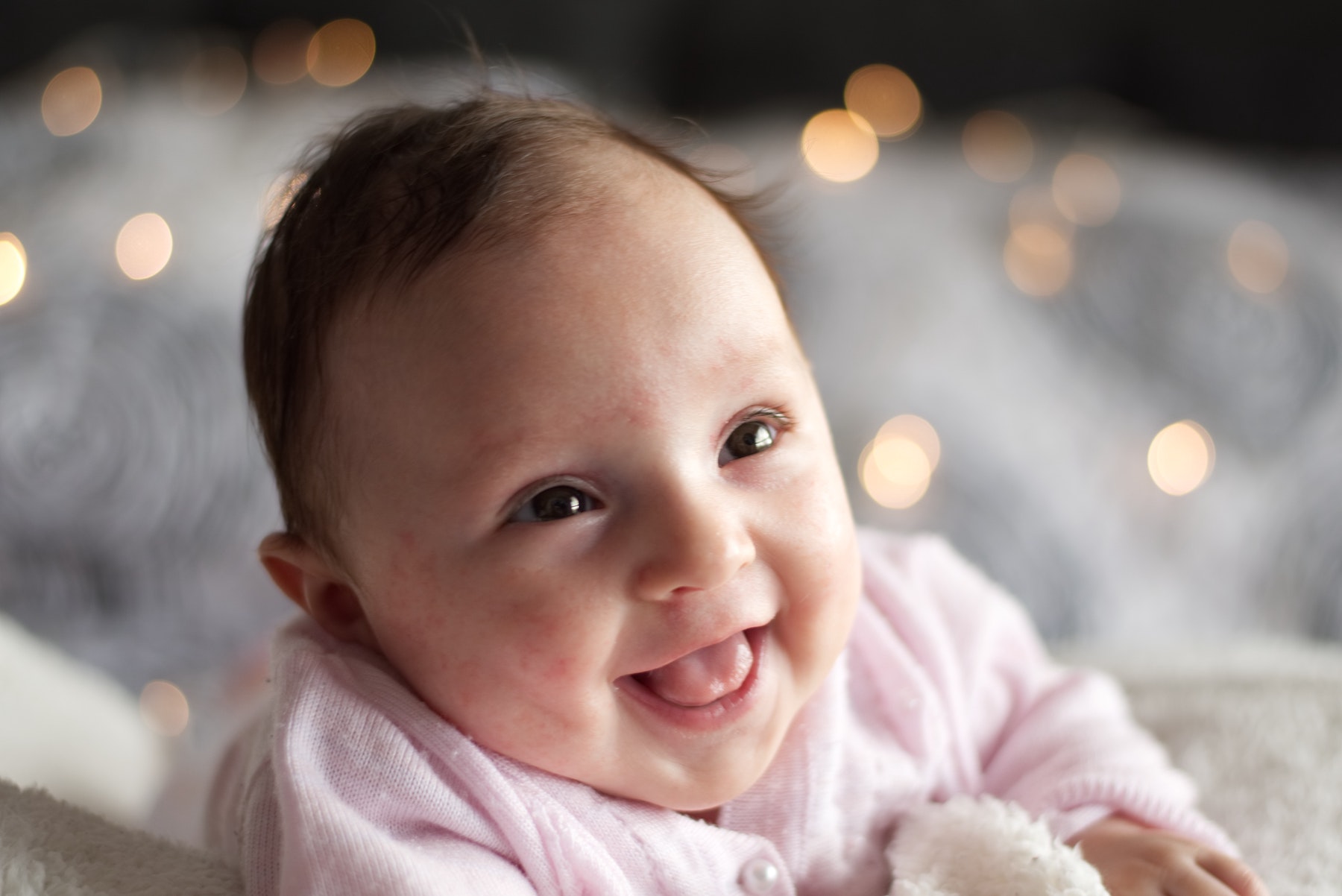 Tout Savoir Sur Les Premiers Rires Et Sourires De Bebe Beebs Achat Et Vente D Occasion Bebe